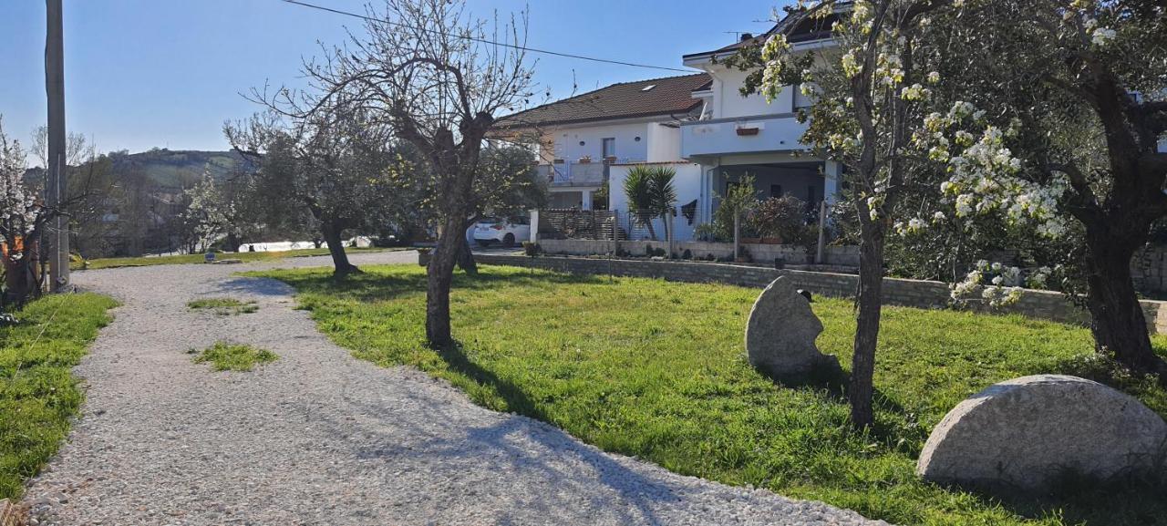 Casa Vacanze Cerreto 3 Miglianico Exterior foto
